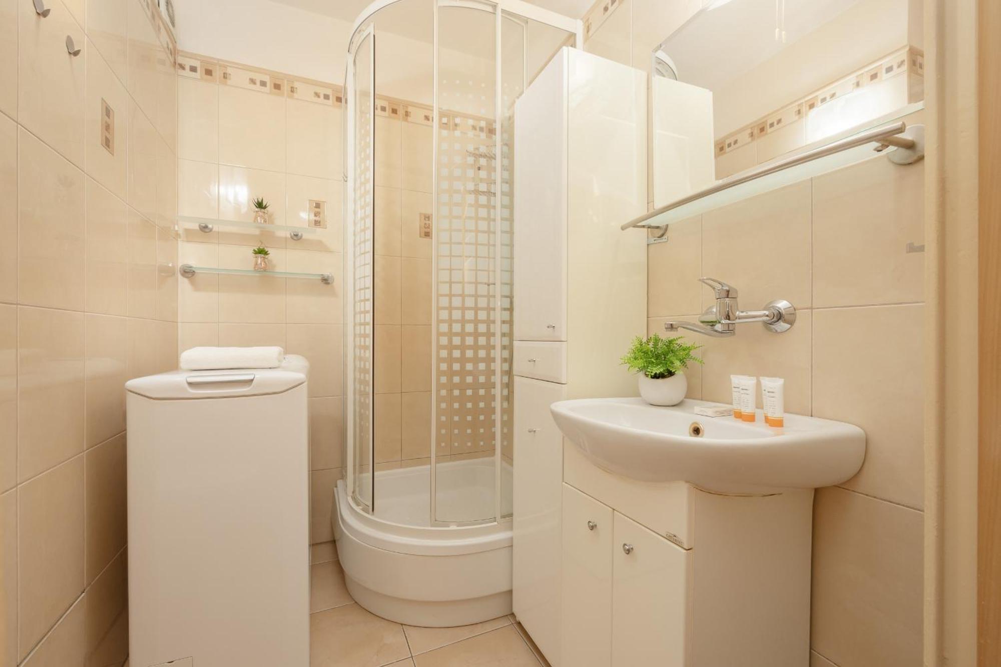 Apartament With Balcony For 2 People In By Renters