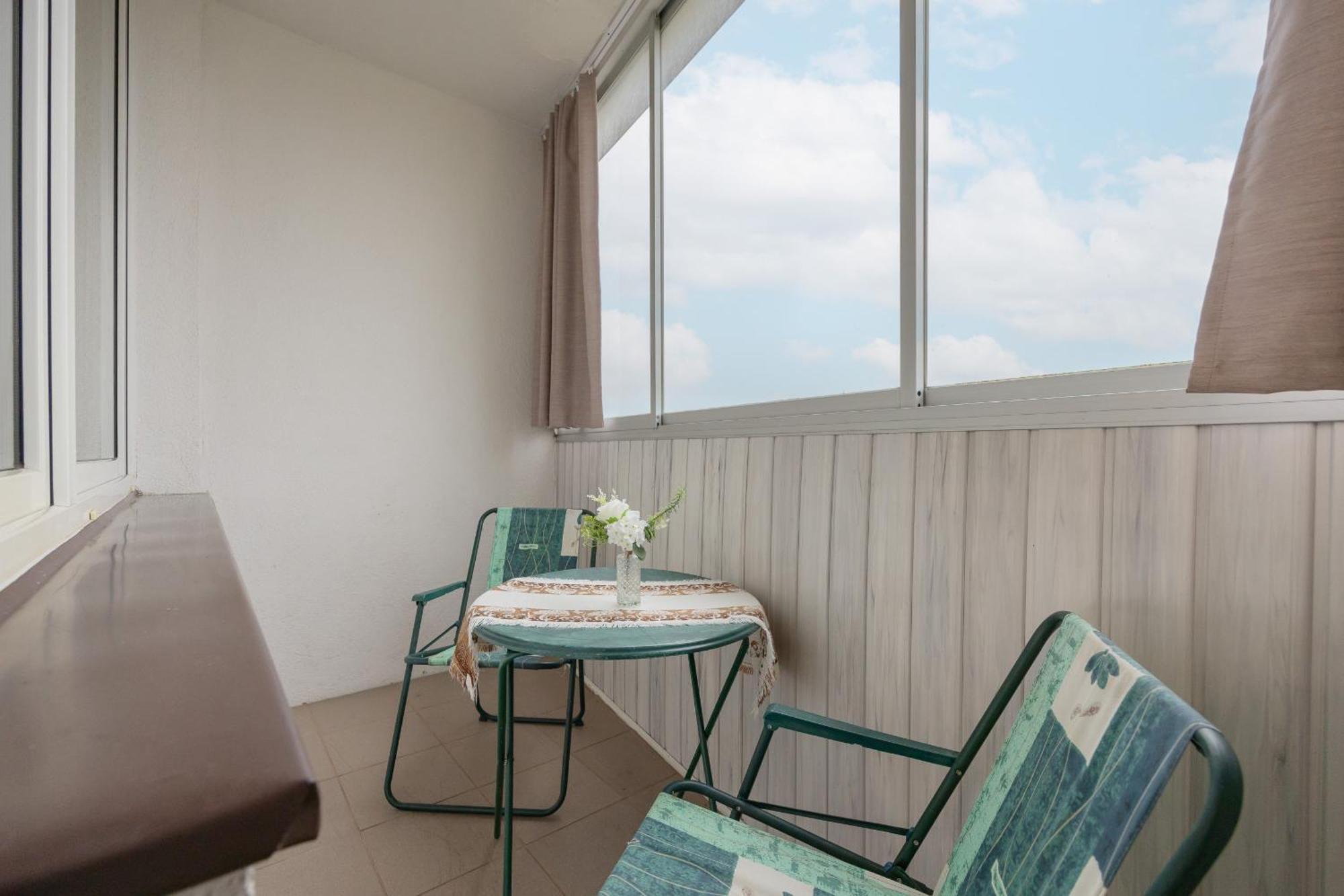 With Balcony For 2 People In By Renters