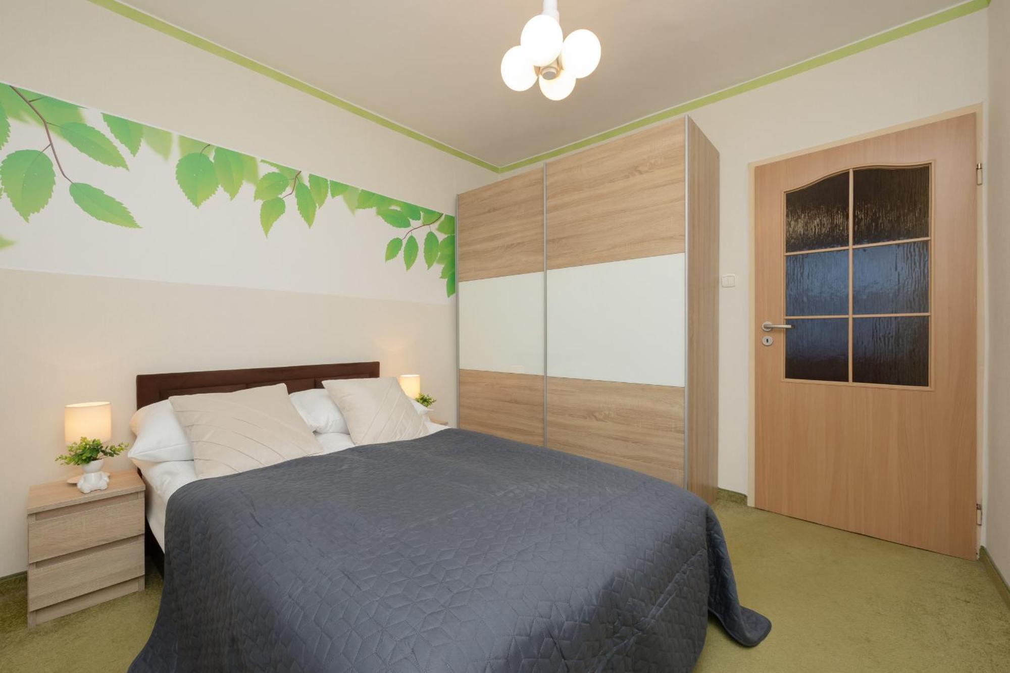 With Balcony For 2 People In By Renters Apartament *