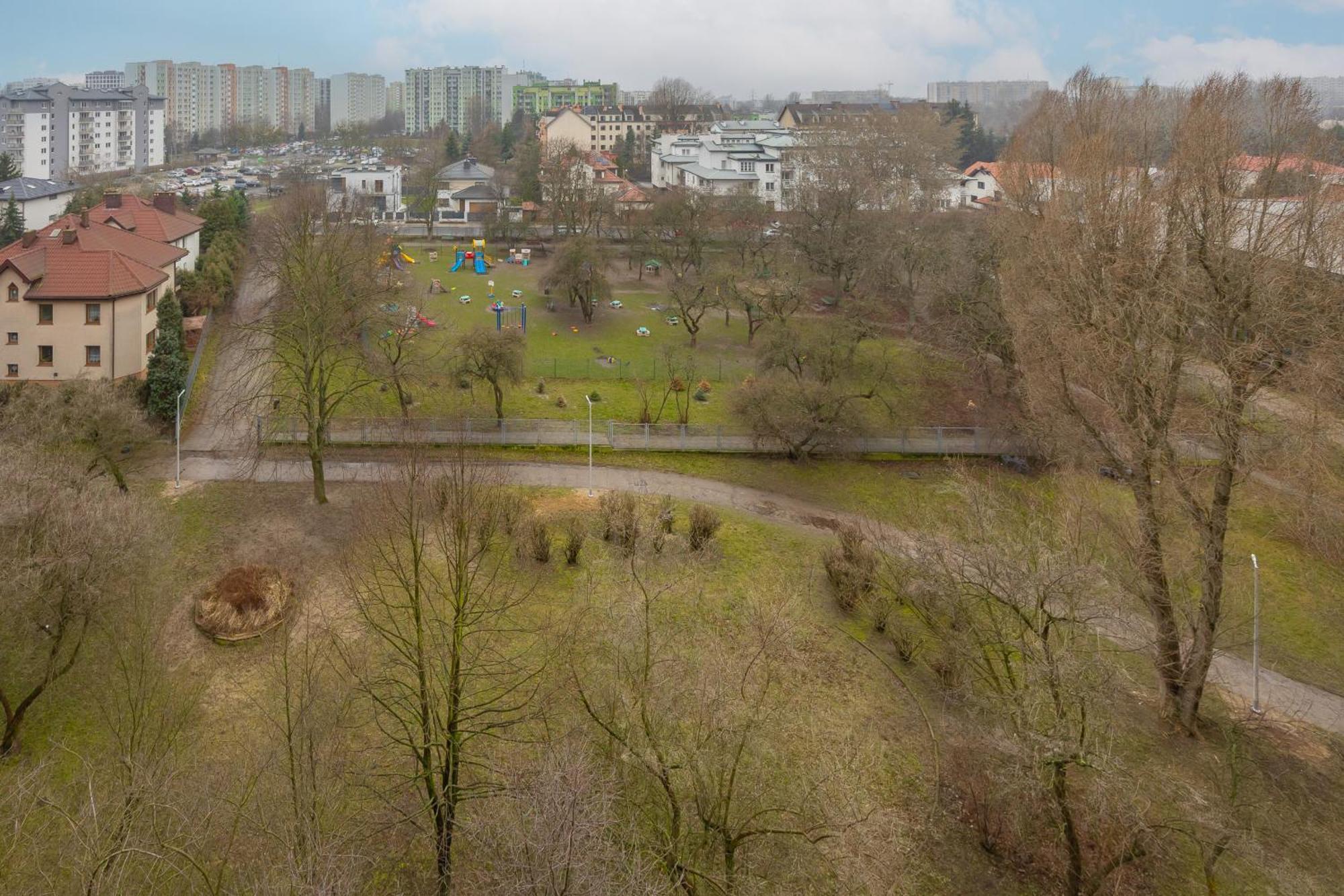 With Balcony For 2 People In By Renters Apartament *