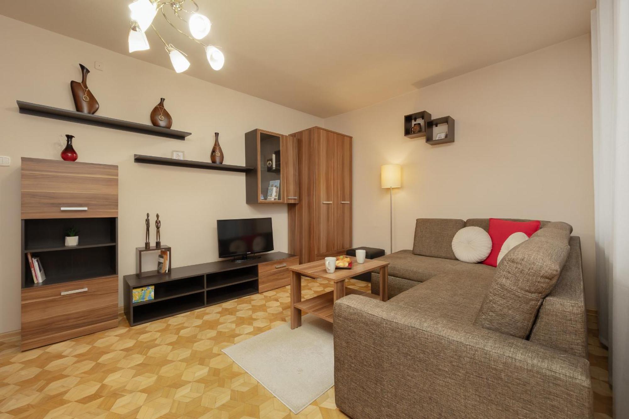 Appartement With Balcony For 2 People In By Renters *